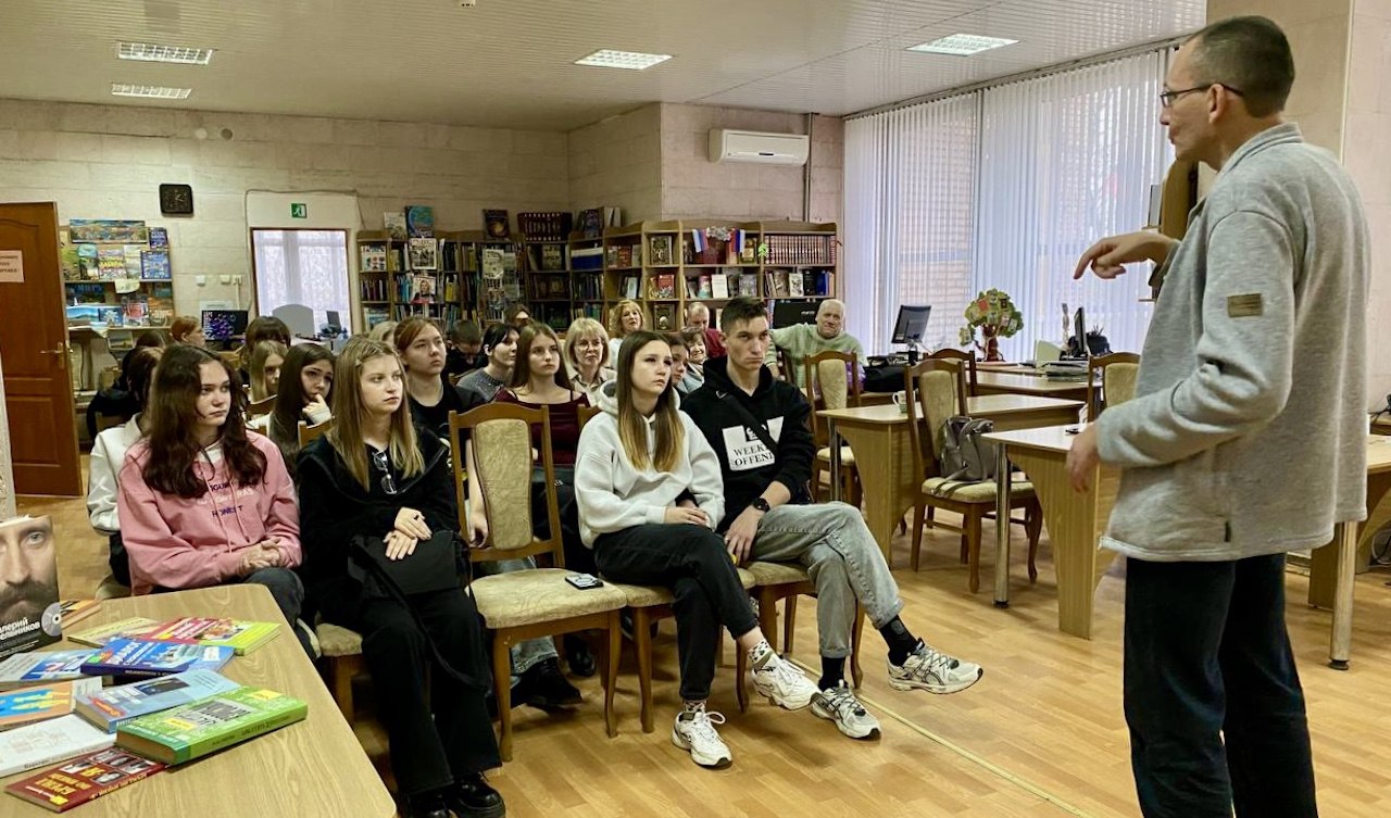 Поэт из Мурманска Илья Виноградов стал лауреатом 1 степени на международном фестивале "Муза Новороссии" в ЛНР Поэт из Мурманска Илья Виноградов стал лауреатом 1 степени на международном фестивале "Муза Новороссии" в ЛНР