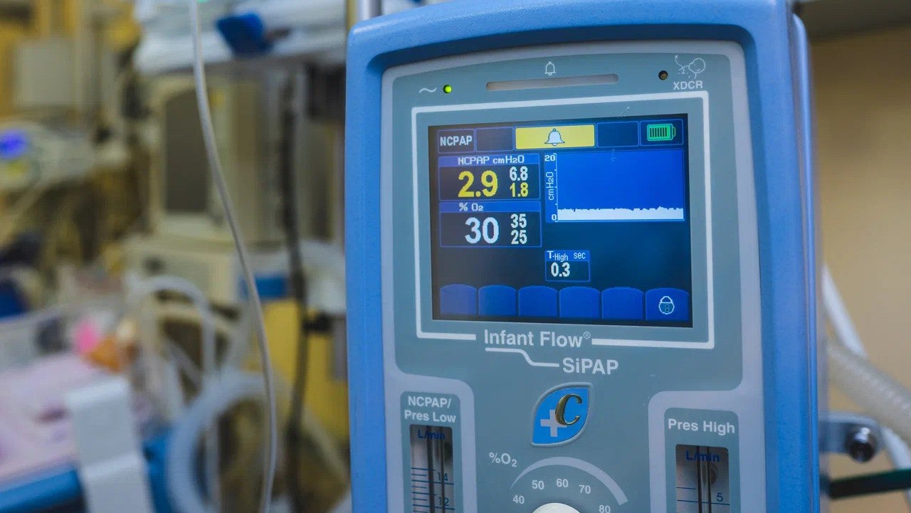 Более 300 единиц оборудования закупят в медучреждения Мурманской области по программе "Охрана материнства и детства"