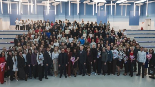 Андрей Чибис вручил награды активной молодежи и добровольцам Мурманской области