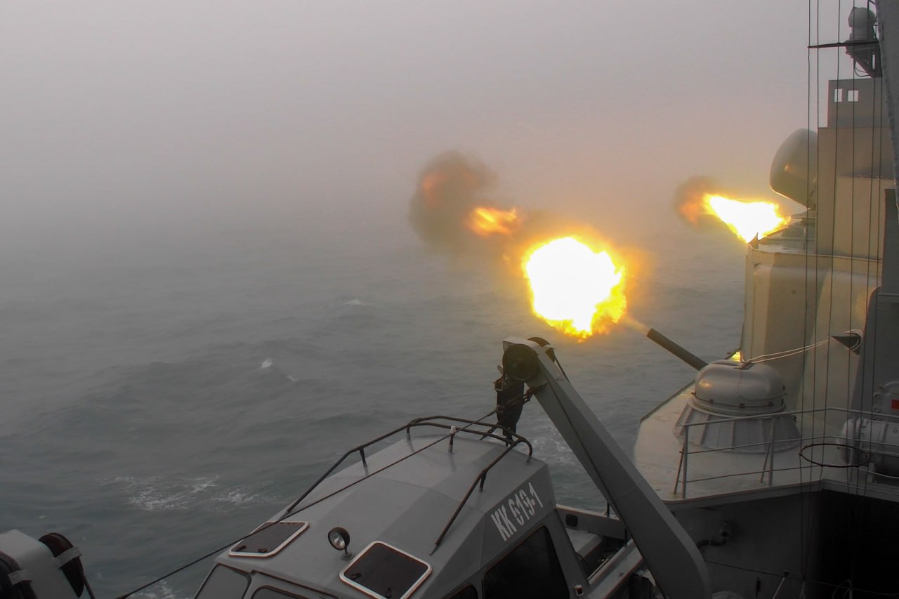 Олицетворяют огневую мощь. Моряки БЧ-2 отлично выполняют учебно-боевые упражнения Для североморцев прошедший учебный год выдался богатым на события Олицетворяют огневую мощь. Моряки БЧ-2 отлично выполняют учебно-боевые упражнения Для североморцев прошедший учебный год выдался богатым на события