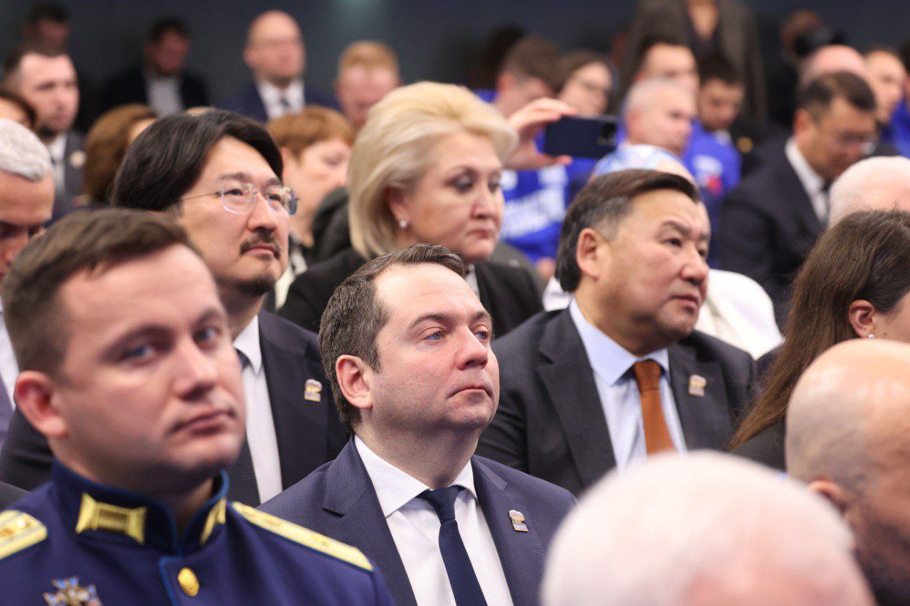 «Не сбавляем темп, меняем к лучшему и нашу область, и город-герой Мурманск – столицу Русской Арктики»: Андрей Чибис принял участие в заседании Генсовета «Единой России» «Не сбавляем темп, меняем к лучшему и нашу область, и город-герой Мурманск – столицу Русской Арктики»: Андрей Чибис принял участие в заседании Генсовета «Единой России»