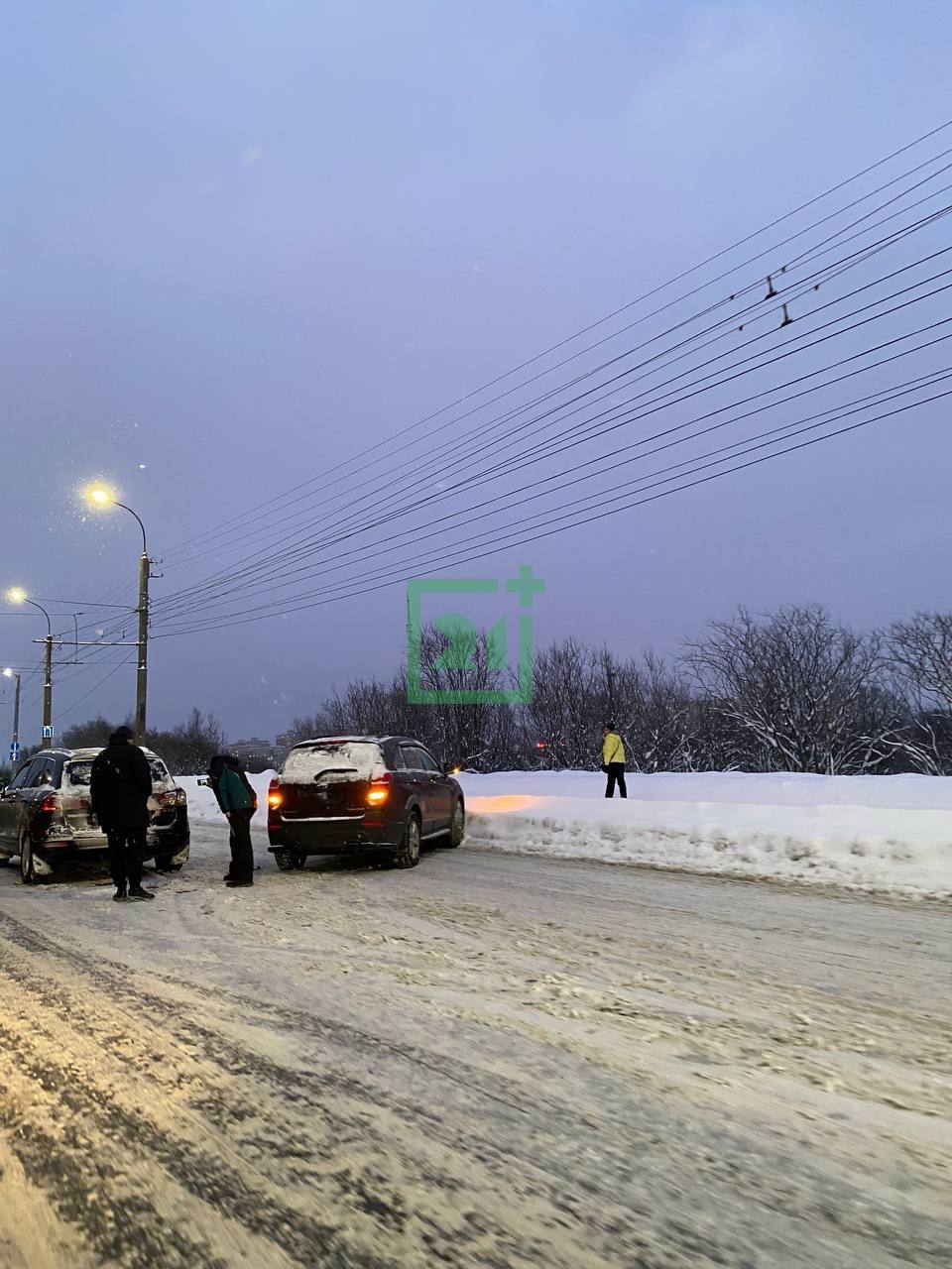 На Кольском проспекте в Мурманске остановились троллейбусы На Кольском проспекте в Мурманске остановились троллейбусы
