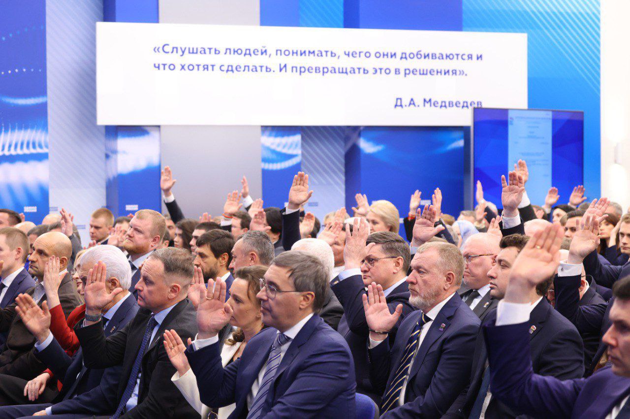 «Не сбавляем темп, меняем к лучшему и нашу область, и город-герой Мурманск – столицу Русской Арктики»: Андрей Чибис принял участие в заседании Генсовета «Единой России» «Не сбавляем темп, меняем к лучшему и нашу область, и город-герой Мурманск – столицу Русской Арктики»: Андрей Чибис принял участие в заседании Генсовета «Единой России»