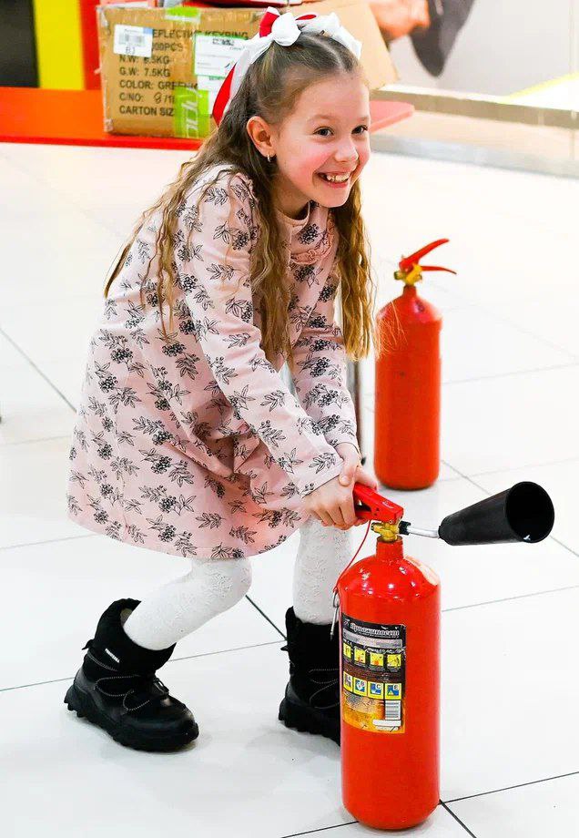 В Мурманске открылась выставка, посвященная 35-летию МЧС России В Мурманске открылась выставка, посвященная 35-летию МЧС России