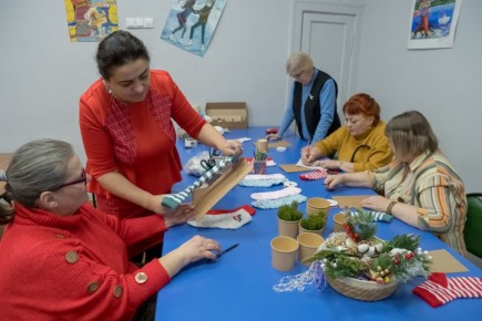 В детской художественной школе города Мурманска продолжаются еженедельные мероприятия в рамках социальных проектов «Творчество вне возраста», «Искусство для всех» и «Свободное творчество»