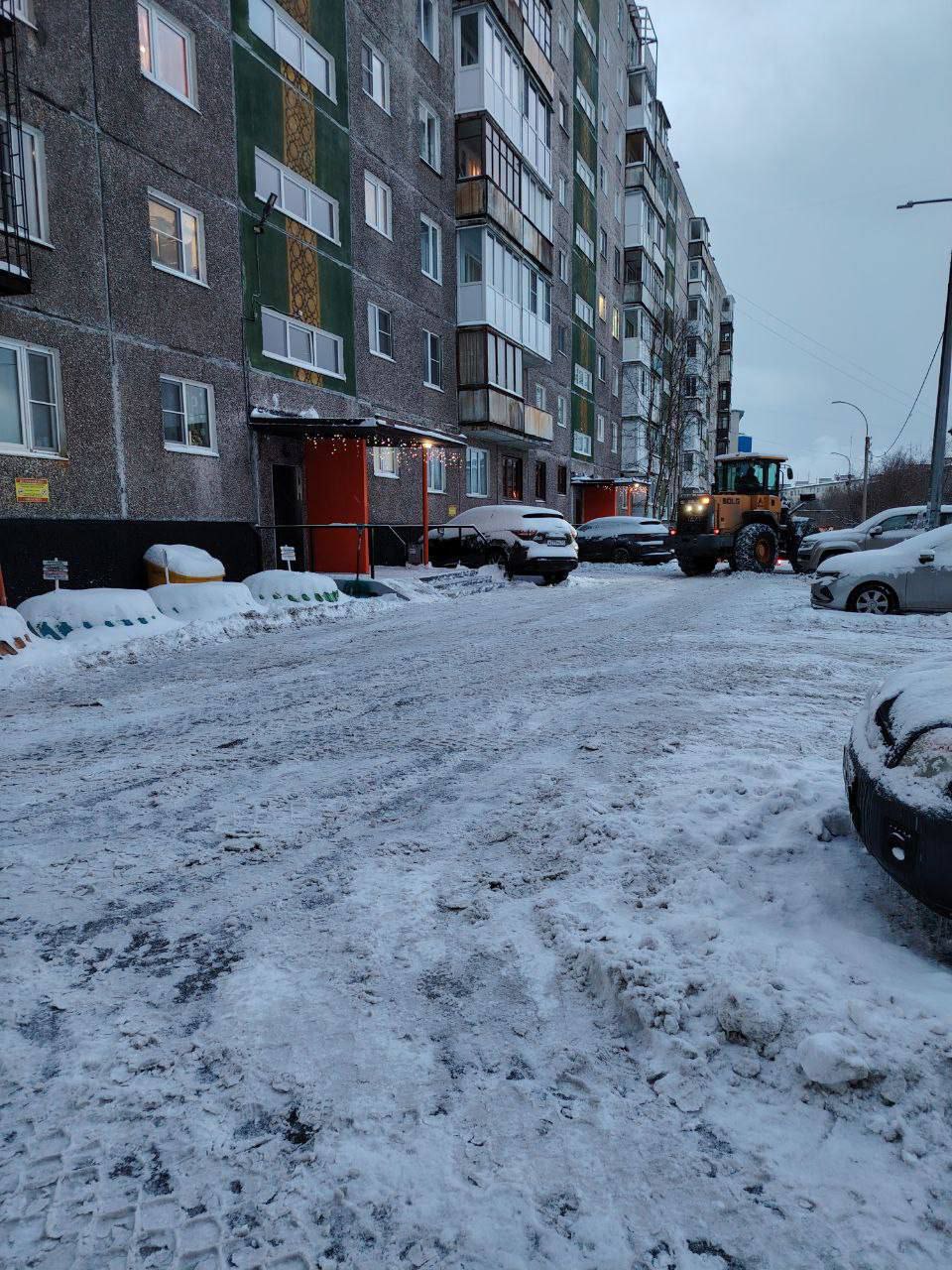 В Мурманске уже выпало 80% месячной нормы осадков: продолжается большая городская уборка В Мурманске уже выпало 80% месячной нормы осадков: продолжается большая городская уборка