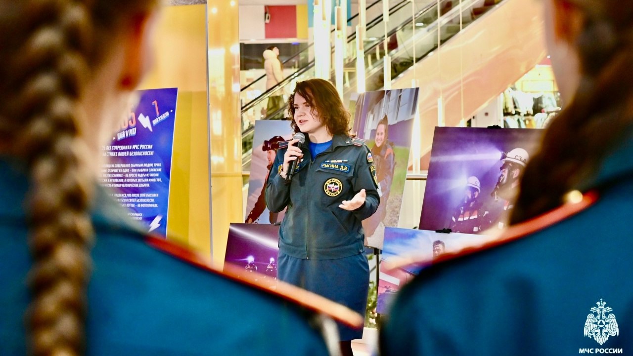 Выставка к 35-летию со дня образования МЧС России открылась в Мурманске Выставка к 35-летию со дня образования МЧС России открылась в Мурманске