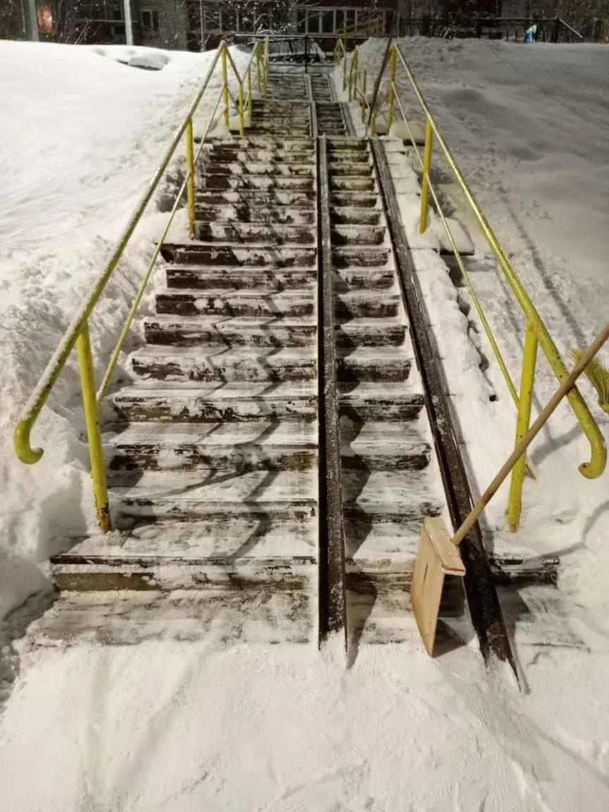 В Мурманске уже выпало 80% месячной нормы осадков: продолжается большая городская уборка В Мурманске уже выпало 80% месячной нормы осадков: продолжается большая городская уборка