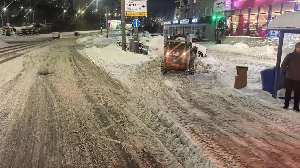 В Мурманске уже выпало 80% месячной нормы осадков: продолжается большая городская уборка В Мурманске уже выпало 80% месячной нормы осадков: продолжается большая городская уборка