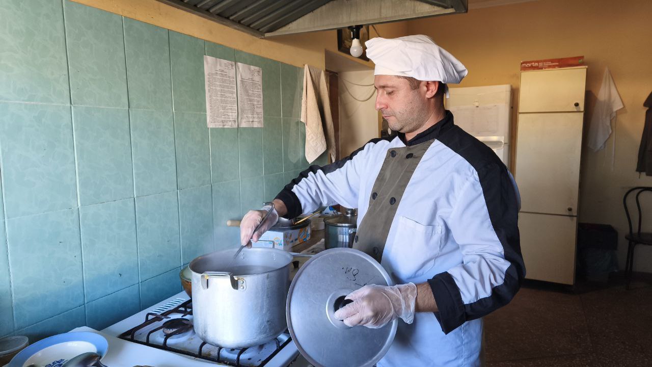 Не знающий промаха. Задача "Кока" на СВО – восстановить силы сослуживцев Как бы ни совершенствовались в современной армии военная техника, снаряжение и экипировка, каким бы надежным и современным ни было оружие в руках... Не знающий промаха. Задача "Кока" на СВО – восстановить силы сослуживцев Как бы ни совершенствовались в современной армии военная техника, снаряжение и экипировка, каким бы надежным и современным ни было оружие в руках...