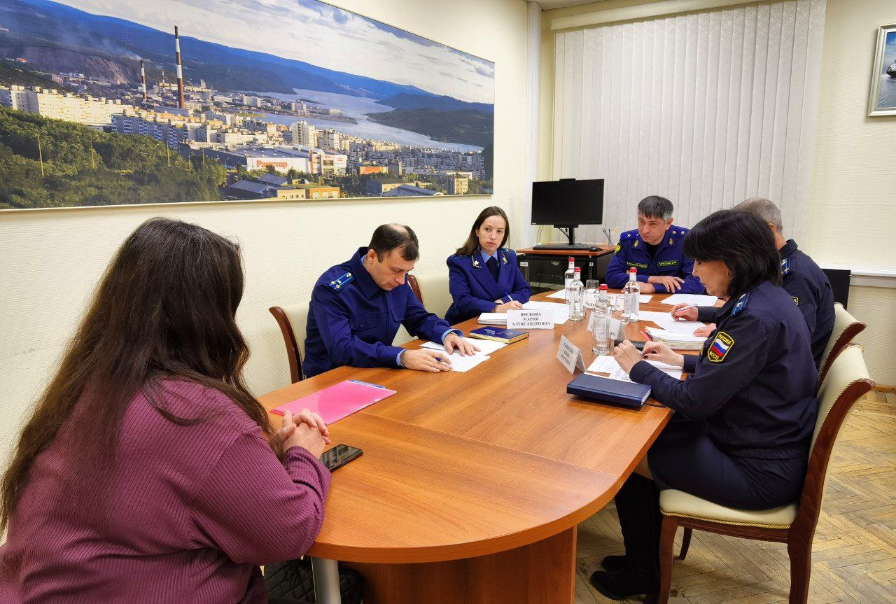 Прокурор Мурманской области Сергей Паволин совместно с и.о. руководителя регионального Управления Федеральной службы судебных приставов Андреем Зубовым провел прием граждан по вопросам соблюдения законов об исполнительном... Прокурор Мурманской области Сергей Паволин совместно с и.о. руководителя регионального Управления Федеральной службы судебных приставов Андреем Зубовым провел прием граждан по вопросам соблюдения законов об исполнительном...