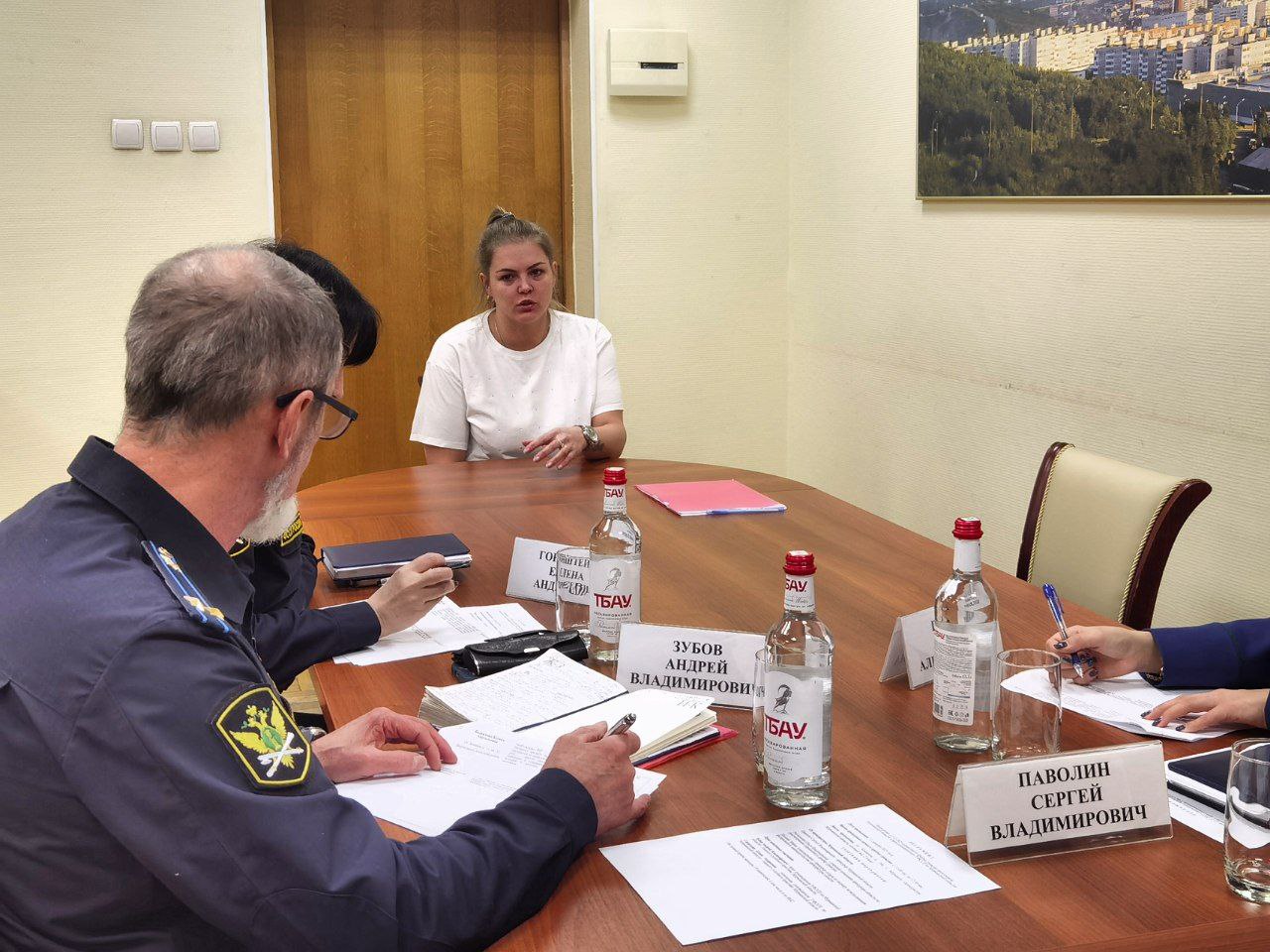 Прокурор Мурманской области Сергей Паволин совместно с и.о. руководителя регионального Управления Федеральной службы судебных приставов Андреем Зубовым провел прием граждан по вопросам соблюдения законов об исполнительном... Прокурор Мурманской области Сергей Паволин совместно с и.о. руководителя регионального Управления Федеральной службы судебных приставов Андреем Зубовым провел прием граждан по вопросам соблюдения законов об исполнительном...