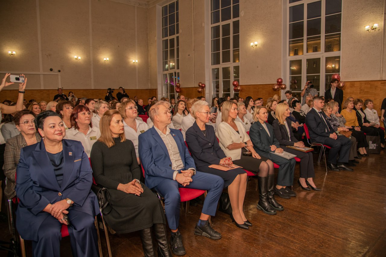 Гимназия № 2 отметила 90-летие! Гимназия № 2 отметила 90-летие!