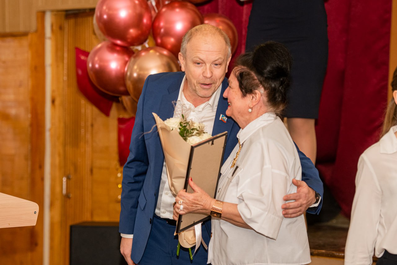 Гимназия № 2 отметила 90-летие! Гимназия № 2 отметила 90-летие!