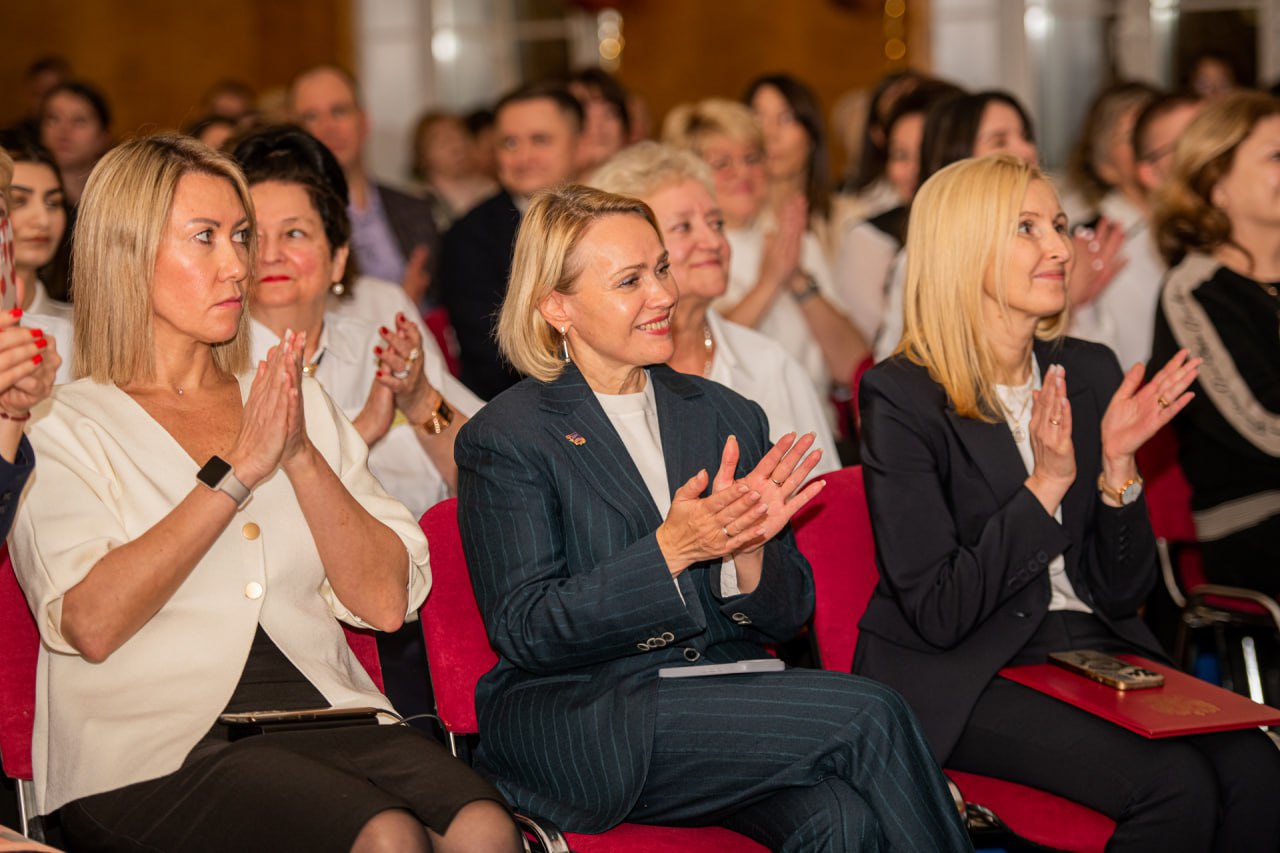 Гимназия № 2 отметила 90-летие! Гимназия № 2 отметила 90-летие!