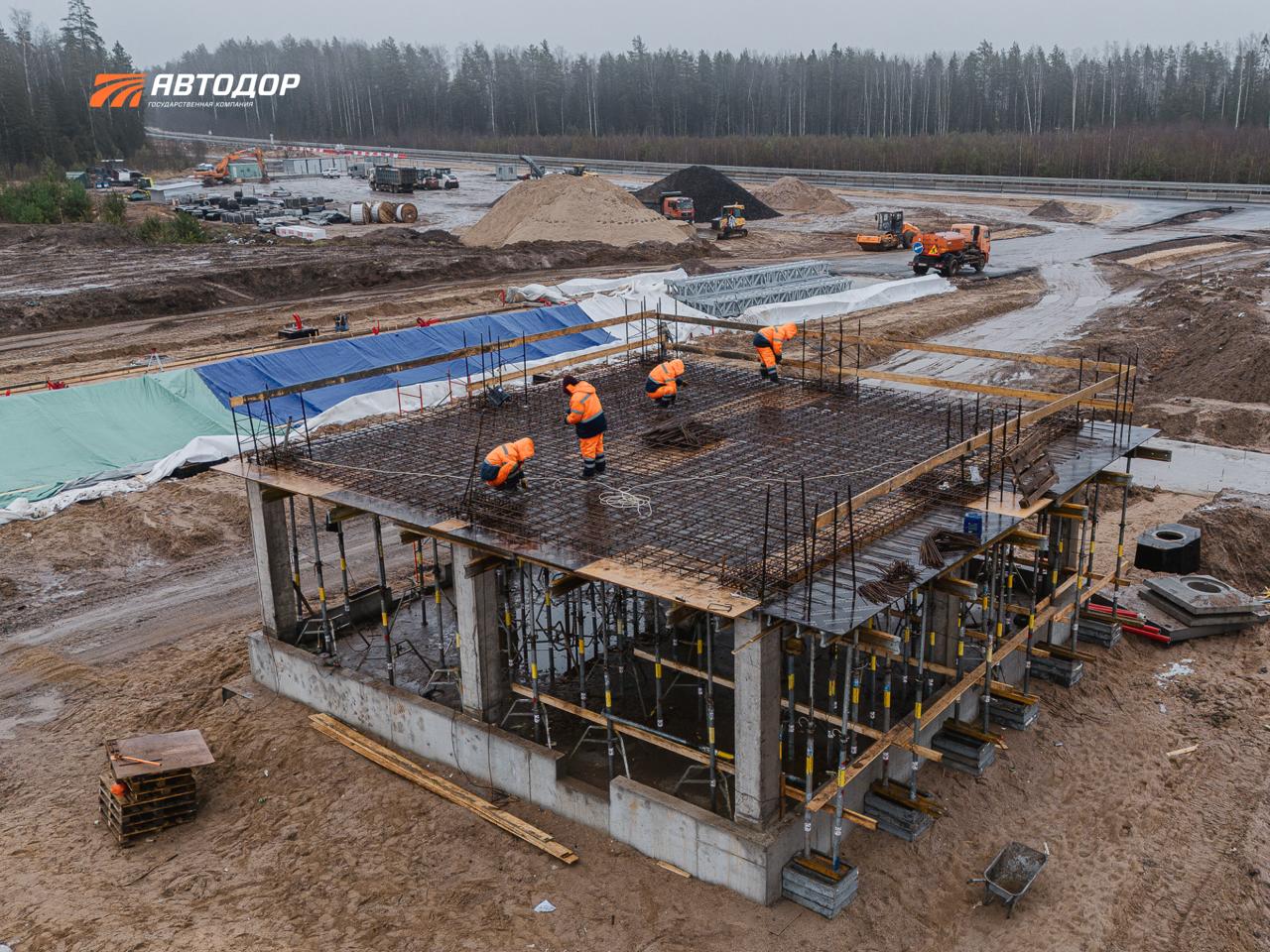 При строительстве транспортной развязки на 593 км М-11 «Нева» выполнено 70% земляных работ