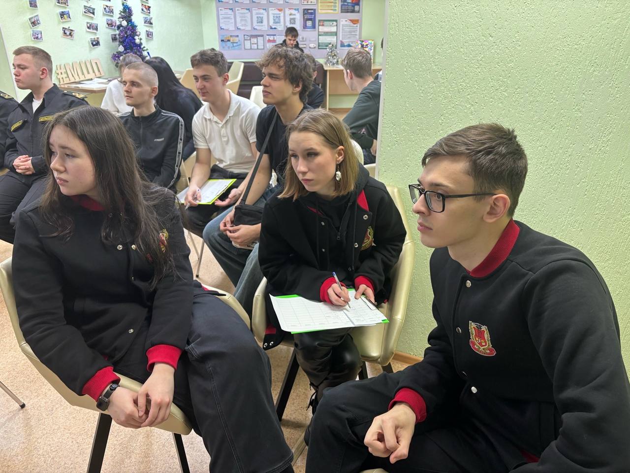 Увлекательный квиз для участников городского проекта «Студенческая среда» прошел в Молодежном центре профилактики МАУ МП «Молодежь51» (пр Увлекательный квиз для участников городского проекта «Студенческая среда» прошел в Молодежном центре профилактики МАУ МП «Молодежь51» (пр