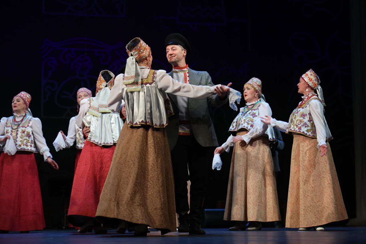 Мурманский ансамбль "Россия" занял первое место на всероссийском конкурсе в Архангельске Мурманский ансамбль "Россия" занял первое место на всероссийском конкурсе в Архангельске