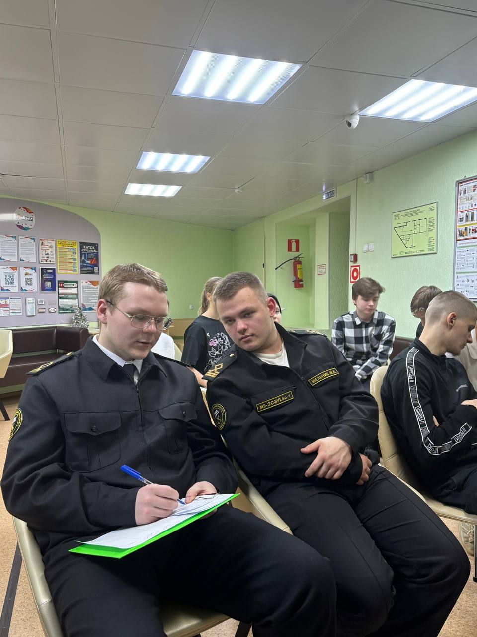 Увлекательный квиз для участников городского проекта «Студенческая среда» прошел в Молодежном центре профилактики МАУ МП «Молодежь51» (пр Увлекательный квиз для участников городского проекта «Студенческая среда» прошел в Молодежном центре профилактики МАУ МП «Молодежь51» (пр