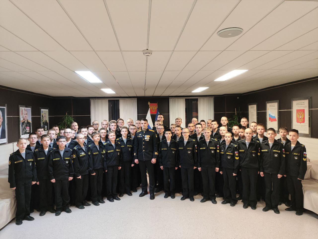 «Герой Севера» Александр Реведжук встретился с курсантами филиала Нахимовского военно-морского училища в Мурманске