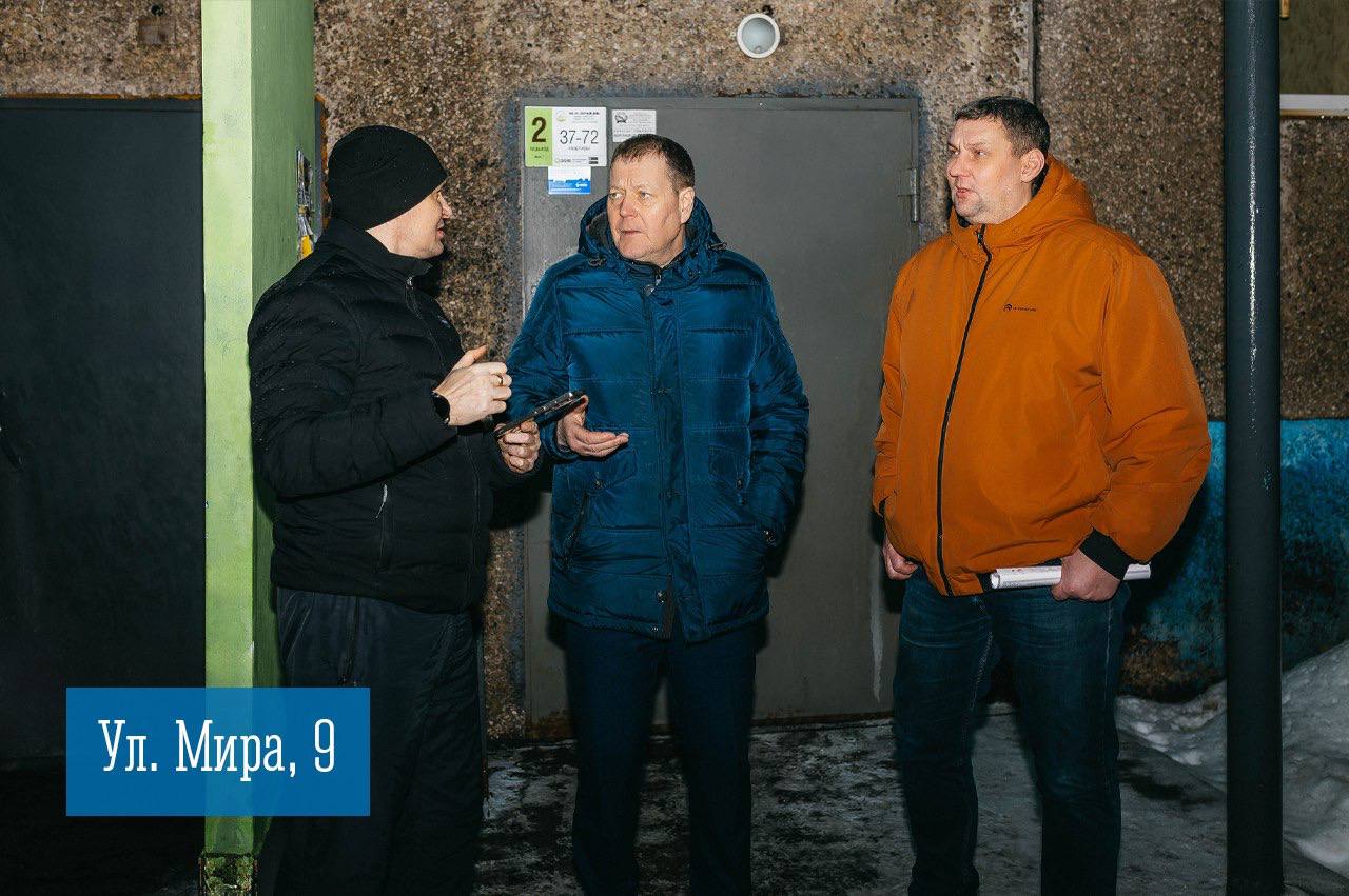 В округах города-героя прошли выездные встречи руководителей управлений административных округов с мурманчанами В округах города-героя прошли выездные встречи руководителей управлений административных округов с мурманчанами