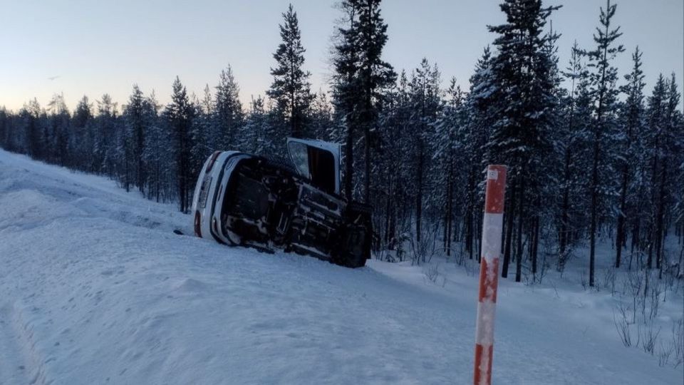 Легковые автомобили столкнулись на трассе "Кола" под Мурманском