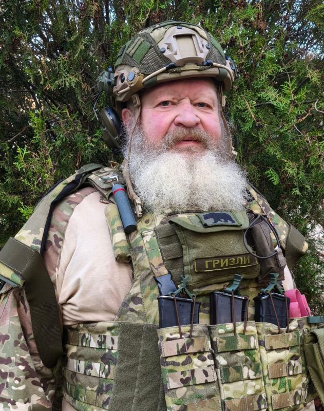 За правое дело. С первых дней специальной военной операции плечом к плечу с военнослужащими Минобороны России боевые задачи на херсонском направлении решают добровольцы отряда "Барс-33", который гордо носит имя генерала...