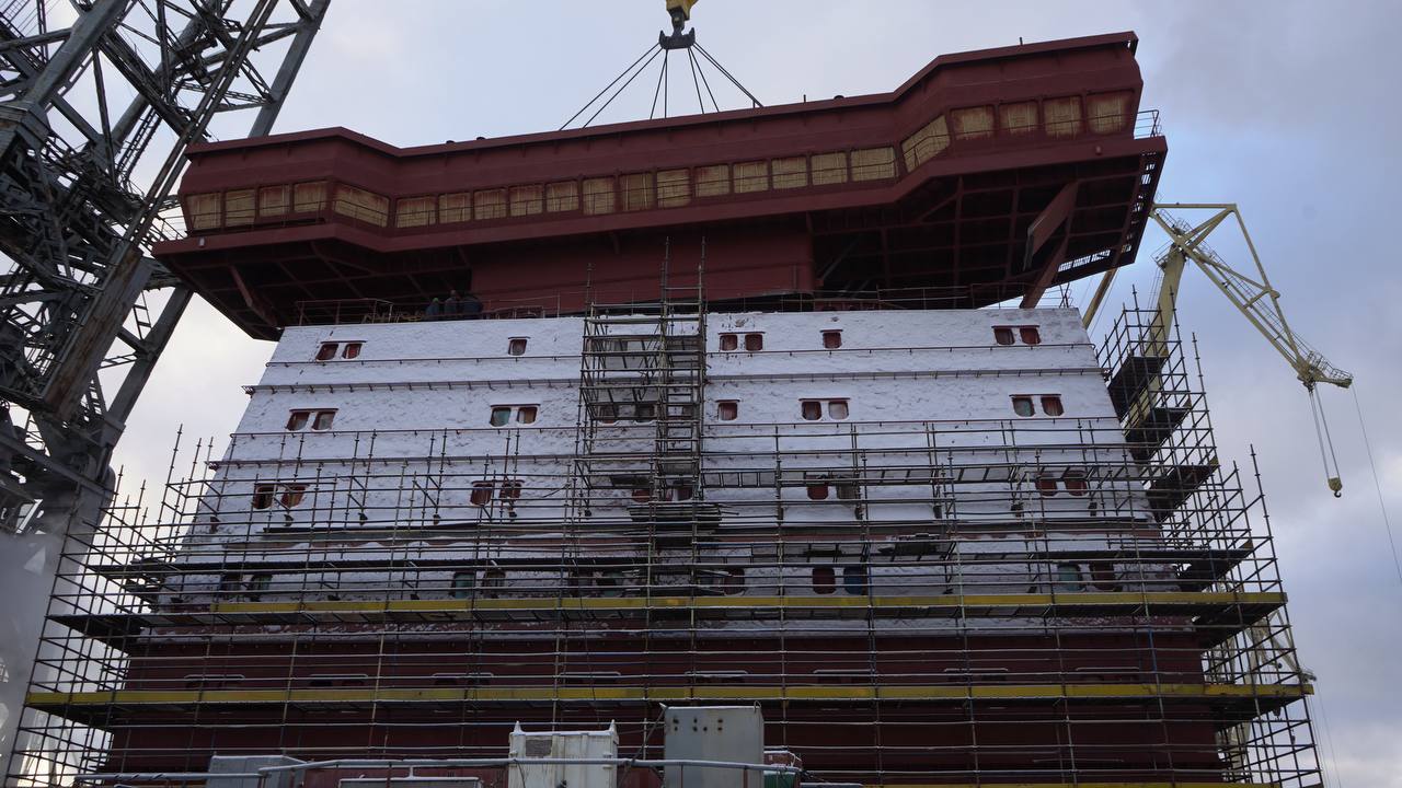 Ходовую рубку установили на атомный ледокол "Чукотка"