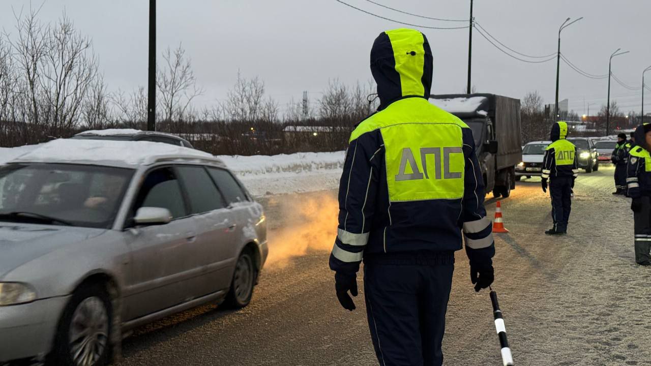 Госавтоинспекция города Мурманска предупреждает о повышенном риске зацепинга — опасного и запрещенного вида активности, связанного с проездом снаружи транспорта или посадкой и высадкой на ходу