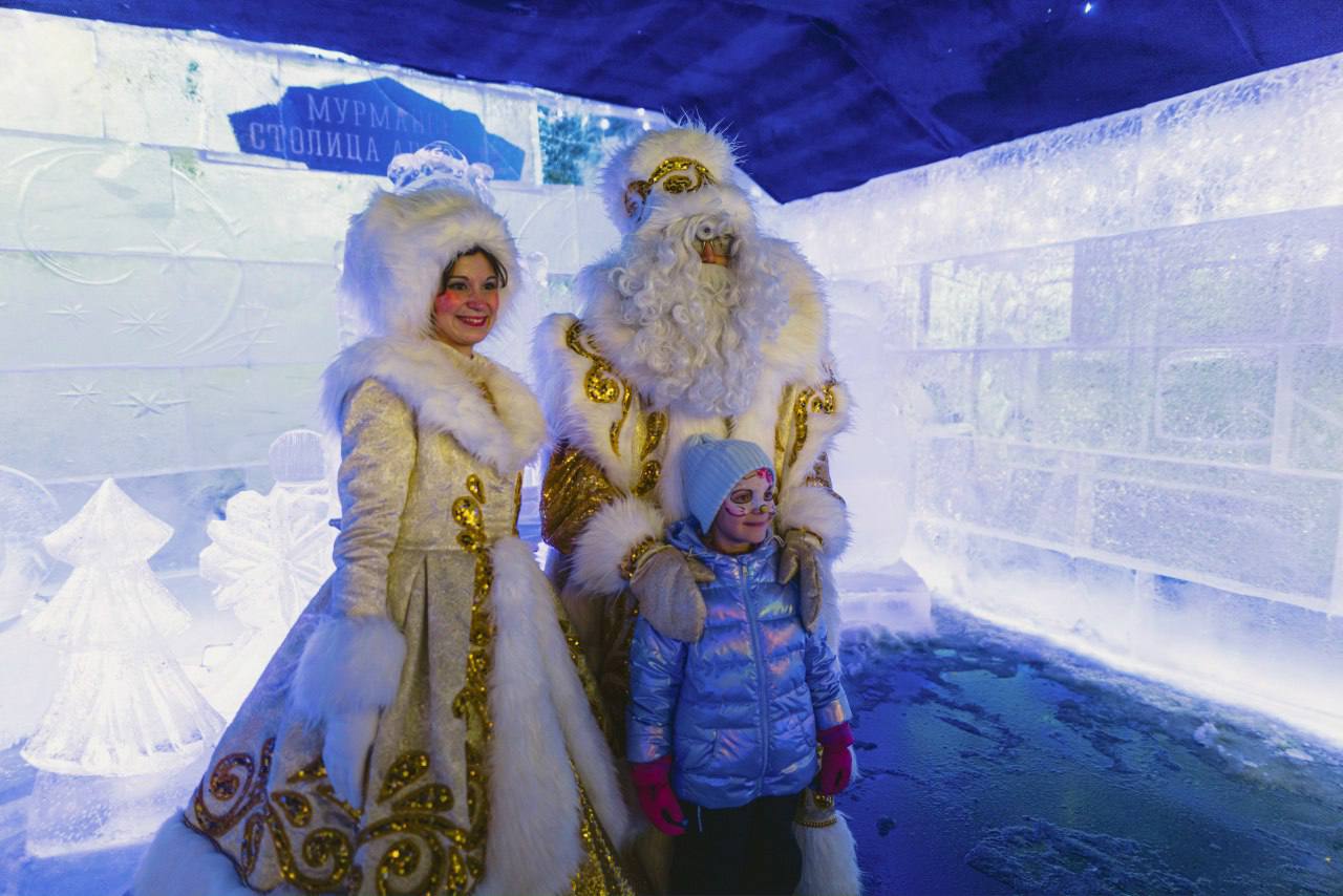 Сегодня в центре Мурманска продолжают работать новогодние локации ярмарки «На Севере – тепло» Сегодня в центре Мурманска продолжают работать новогодние локации ярмарки «На Севере – тепло»