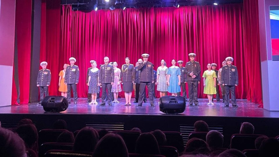 Ансамбль песни и пляски Северного флота представил новогоднюю программу в военном госпитале Североморска