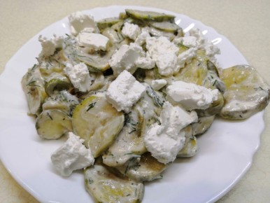 Теплый салат из запеченных кабачков: легкое и вкусное решение для вашего стола