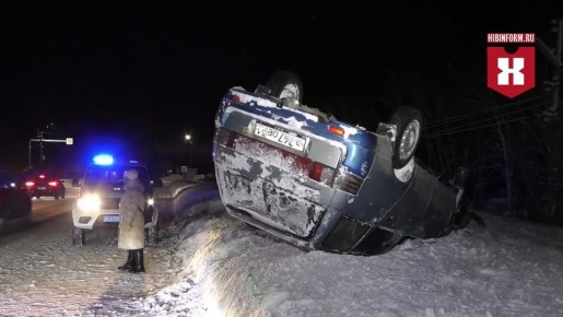Под Кировском перевернулся ВАЗ 2111