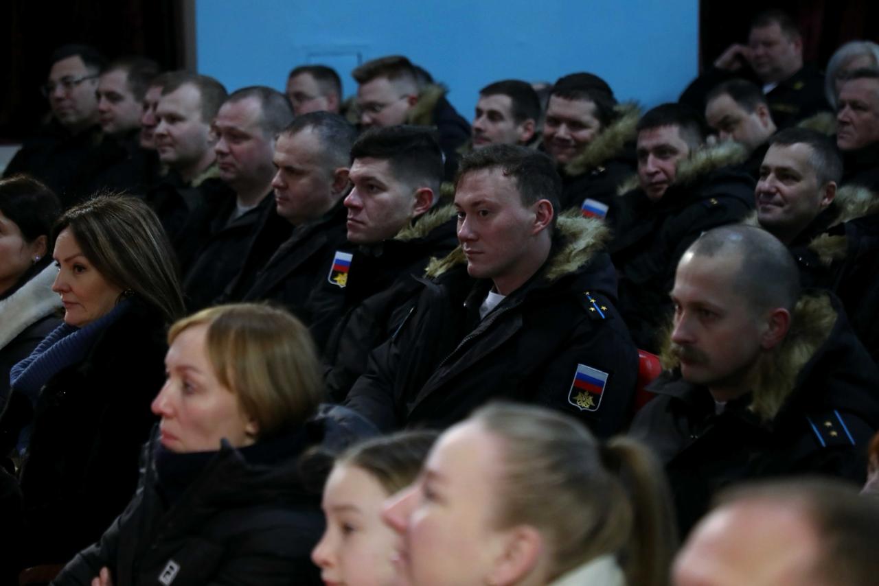 Ансамбль песни и пляски Северного флота выступил с праздничной программой в поселке Сафоново Ансамбль песни и пляски Северного флота выступил с праздничной программой в поселке Сафоново