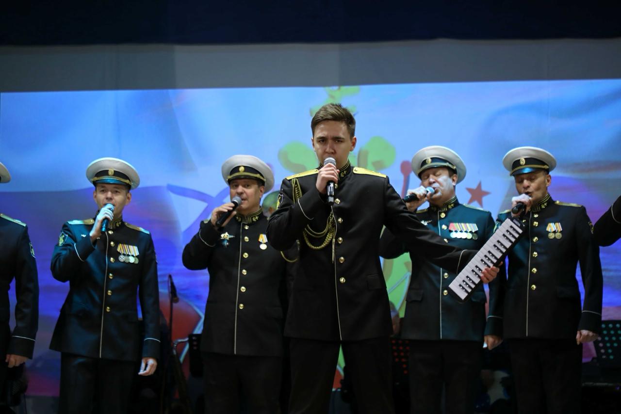 Ансамбль песни и пляски Северного флота выступил с праздничной программой в поселке Сафоново Ансамбль песни и пляски Северного флота выступил с праздничной программой в поселке Сафоново