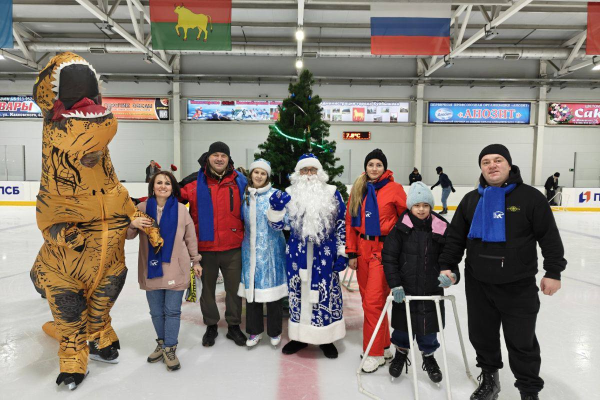 Новогодние и рождественские поздравления, дворовые гулянья и спортивные турниры – Единая Россия дарит праздник по всей стране Новогодние и рождественские поздравления, дворовые гулянья и спортивные турниры – Единая Россия дарит праздник по всей стране