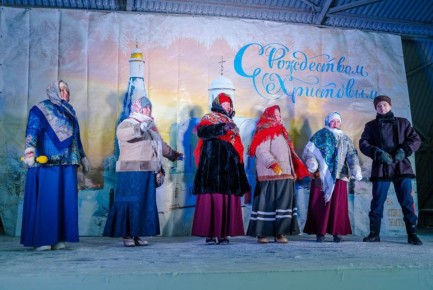 На Семёновском озере сегодня царила особая атмосфера: колядки звучали звонко, дети и взрослые с азартом участвовали в конкурсах и подвижных играх, водили хороводы, а на ярмарке каждый находил свой уникальный подарок ручной...