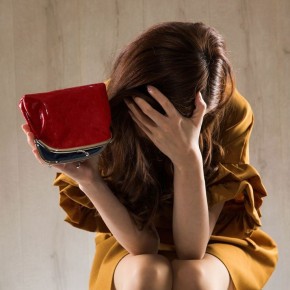 Как незаметные привычки опустошают кошелёк женщин 50+: узнайте, что изменить