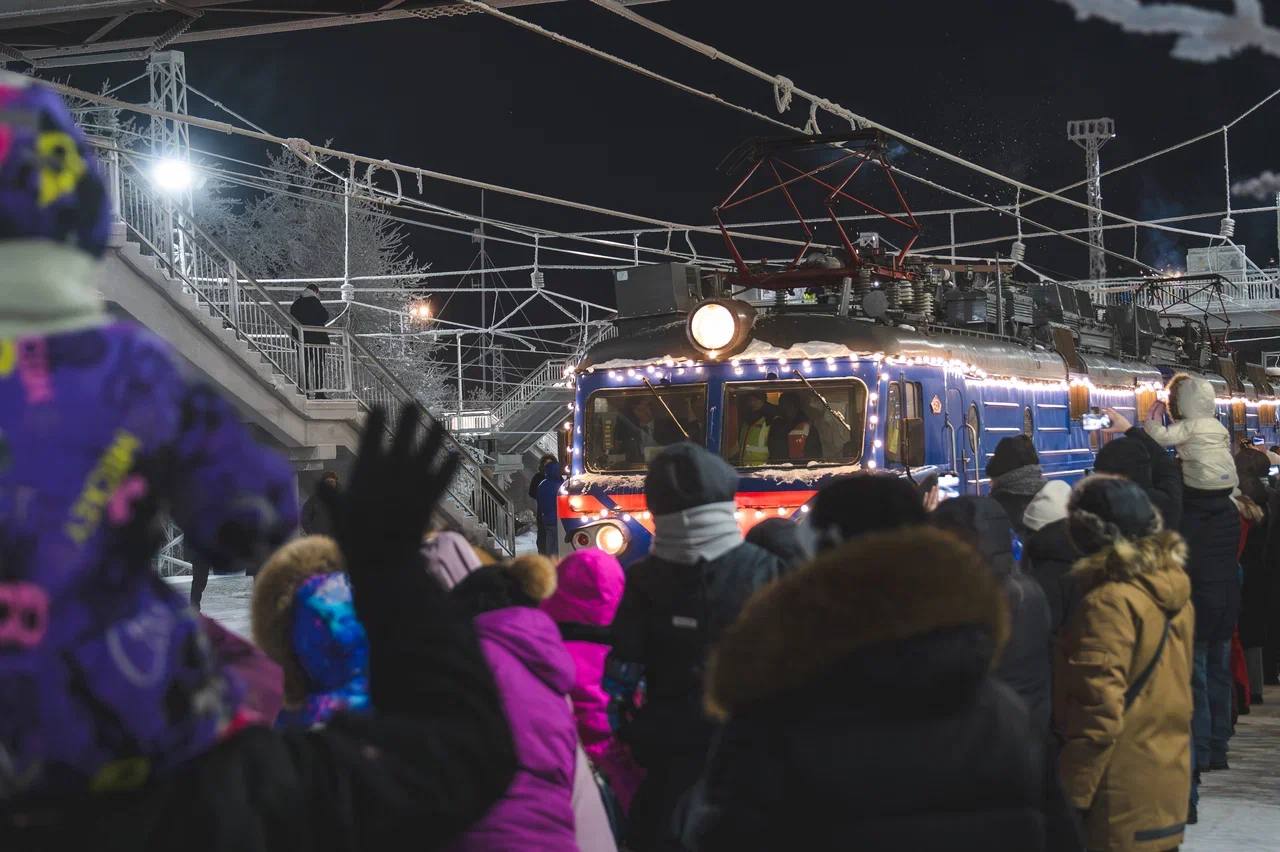 Новогодний чудо-поезд снова в Мурманске! Новогодний чудо-поезд снова в Мурманске!