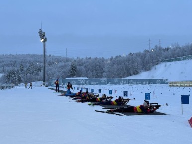 В Долине Уюта определили сильнейших биатлонистов Мурманской области среди юношей и девушек