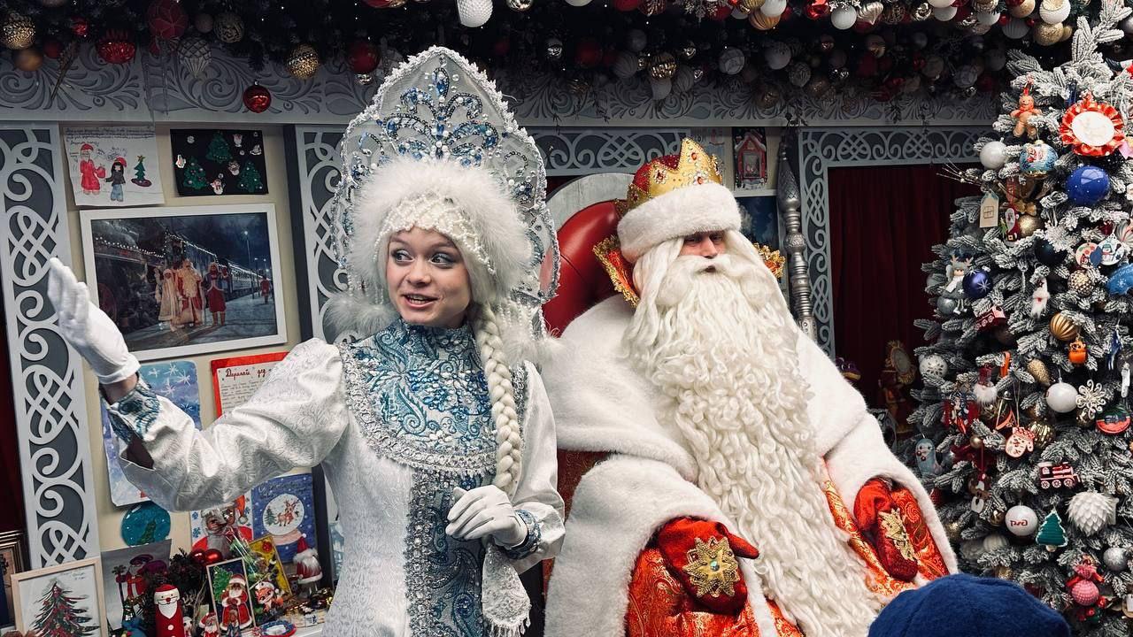 Поезд Деда Мороза встретили в Мурманске Поезд Деда Мороза встретили в Мурманске