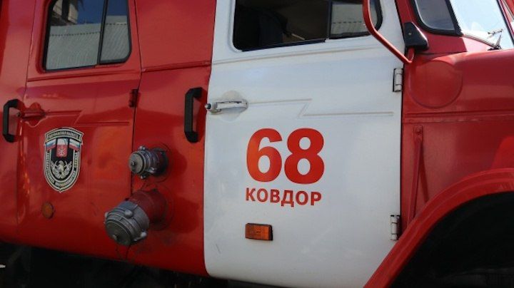 Баллон с пропаном эвакуировали из дома в Ковдорском округе во время пожара