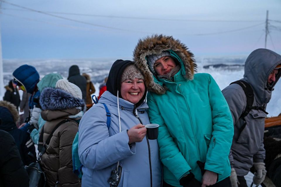 3200 человек встретили первый рассвет в Мурманске!