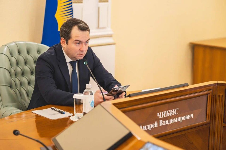 Губернатор Андрей Чибис, открывая первое в этом году оперативное совещание, поблагодарил службы жизнеобеспечения за слаженную работу в новогодние праздники