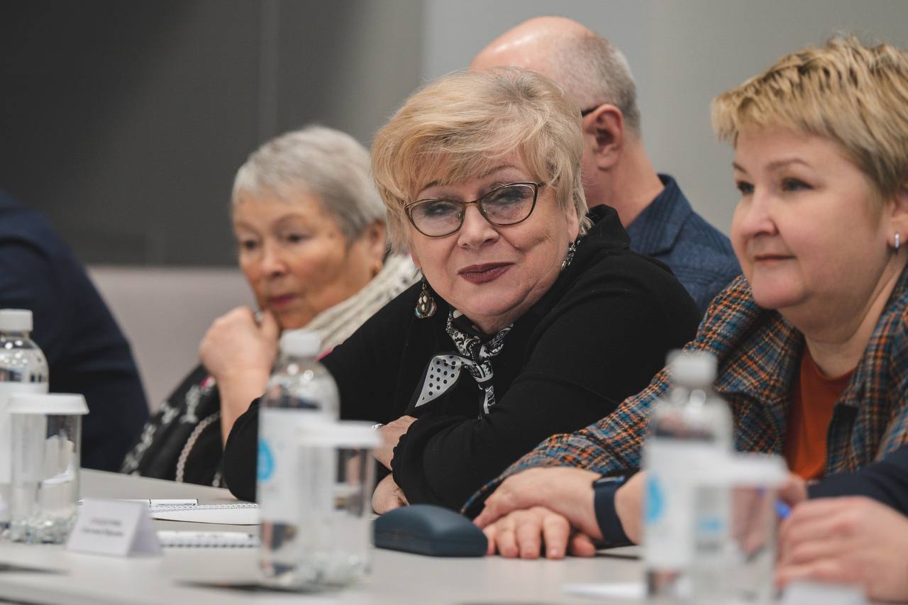 В День российской печати в Мурманске прошла встреча губернатора Андрея Чибиса с журналистами В День российской печати в Мурманске прошла встреча губернатора Андрея Чибиса с журналистами