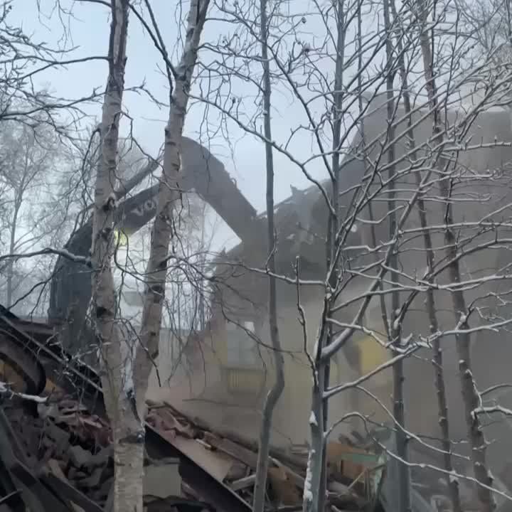 Старые корпуса уступят место кампусу: в МАУ начали демонтаж зданий