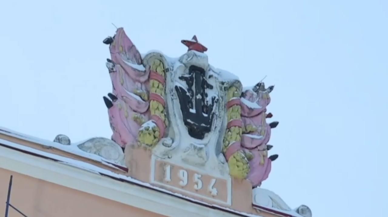 Возвращение символа эпохи: в Североморске продолжается реконструкция Дома офицеров Северного флота