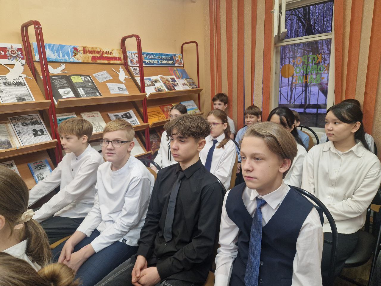 О самых трагических страницах истории северной столицы России узнали юные мурманчане: в детской библиотеке № 10 (пр О самых трагических страницах истории северной столицы России узнали юные мурманчане: в детской библиотеке № 10 (пр