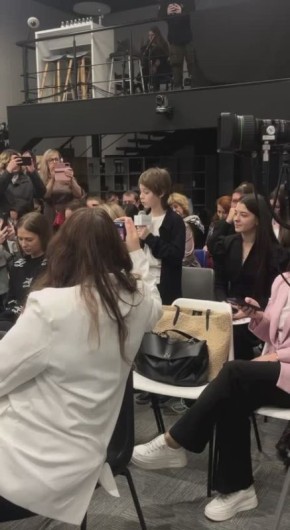 Самый юный участник пресс-конференции губернатора, воспитанник Академии телевидения Роман Попов тоже подготовил серьезные вопросы главе региона