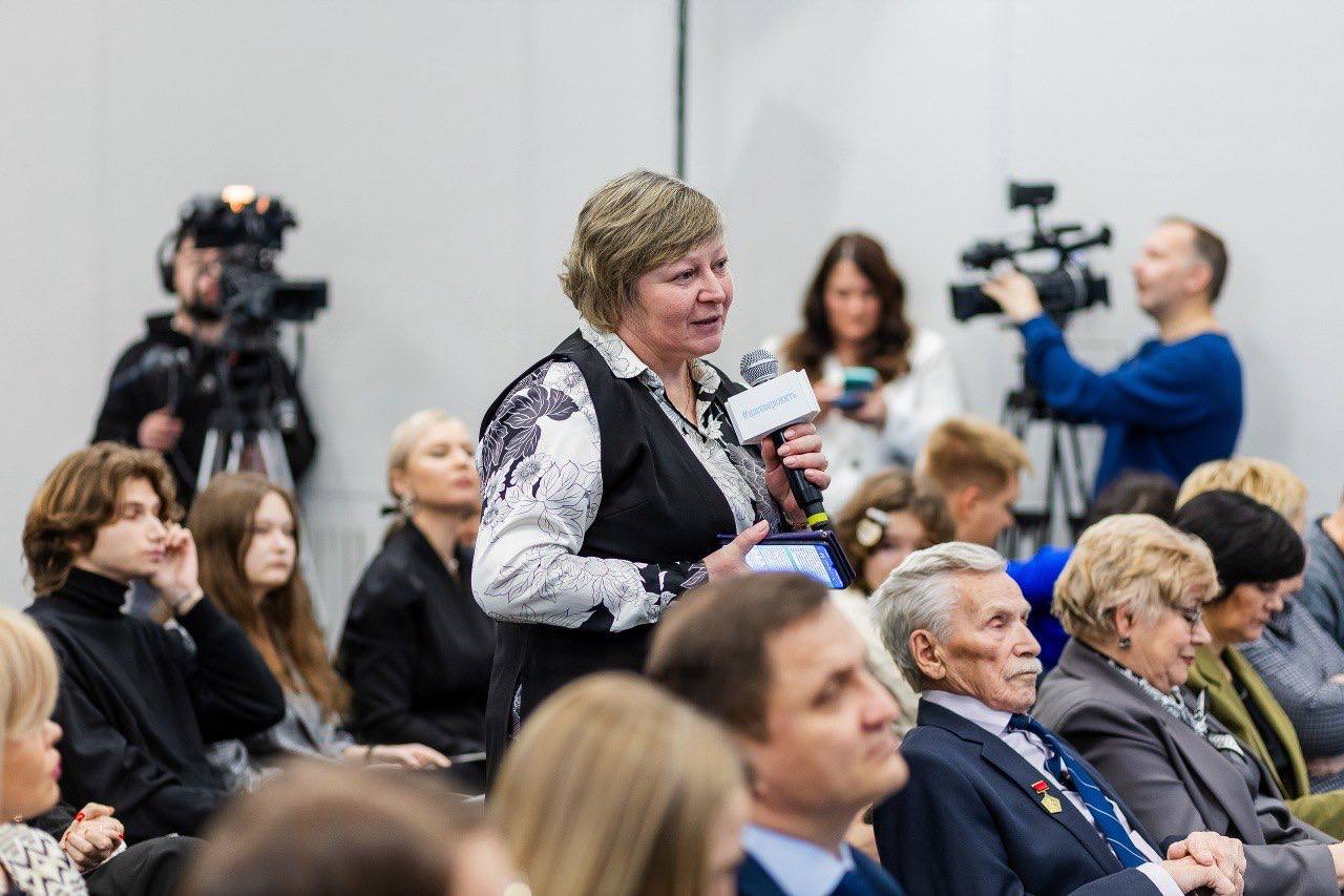 Пресс-конференция губернатора Андрея Чибиса по итогам 2025 года установила рекорд: 4,5 часа живого общения и развернутые ответы на 65 вопросов представителей областных, местных и федеральных СМИ Пресс-конференция губернатора Андрея Чибиса по итогам 2025 года установила рекорд: 4,5 часа живого общения и развернутые ответы на 65 вопросов представителей областных, местных и федеральных СМИ